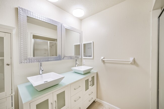 Building Photo - 12526 Chessington Dr
