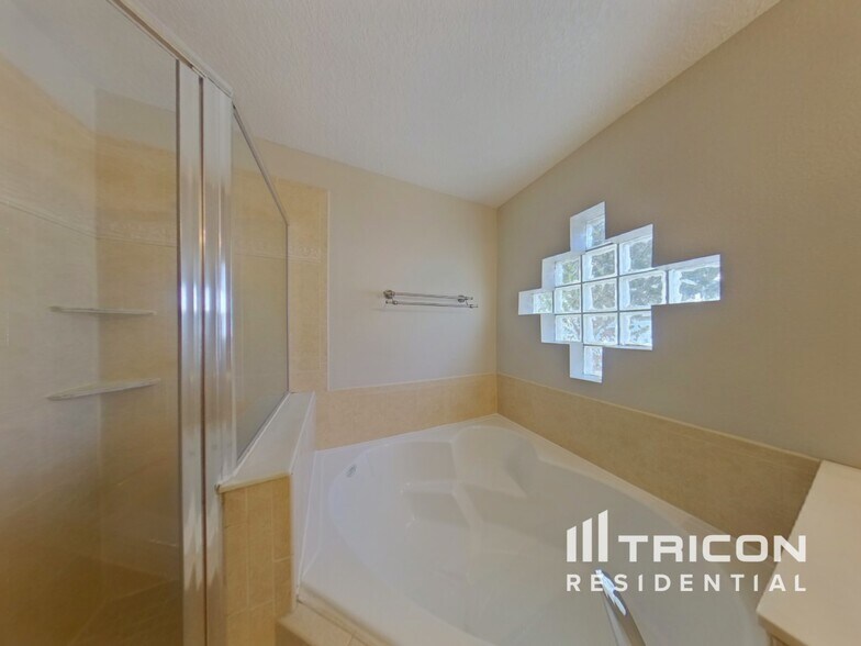 Building Photo - 464 Goldenmoss Loop