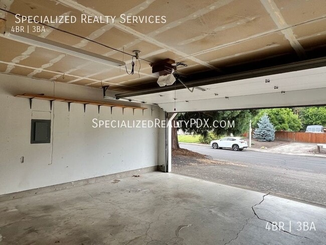 Building Photo - 5749 NE Harvest St