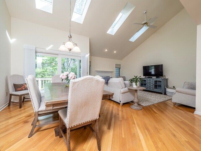 Building Photo - 12 Boulevard Dr