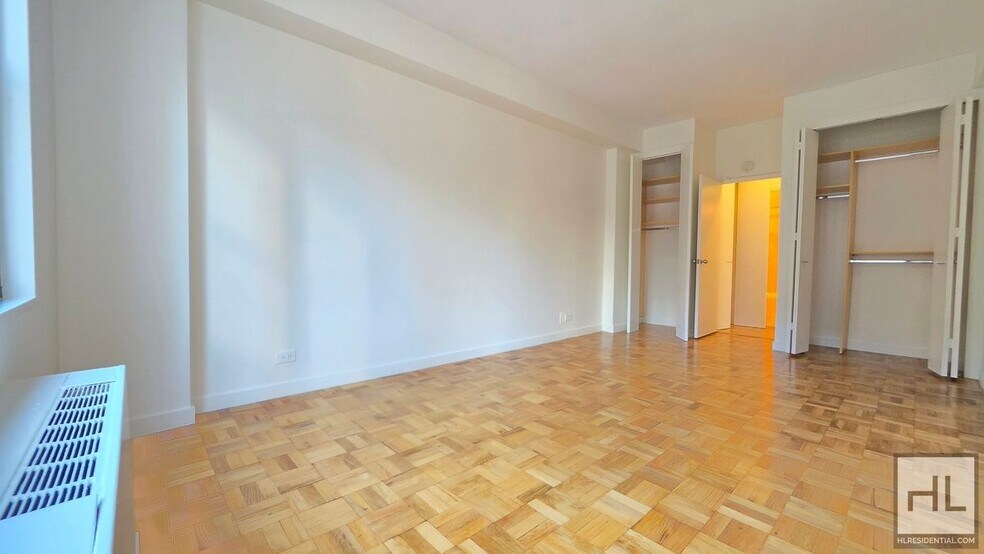 Building Photo - Sunlit 11th-Floor Corner 1-Bed with Skyline Views in Turtle Bay