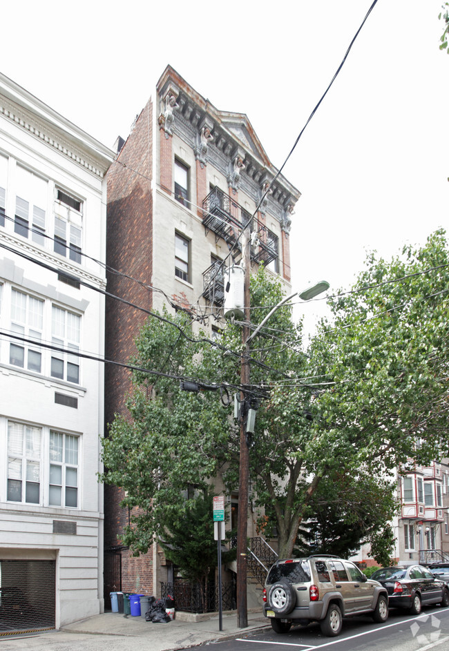 Primary Photo - 710-712 Adams St
