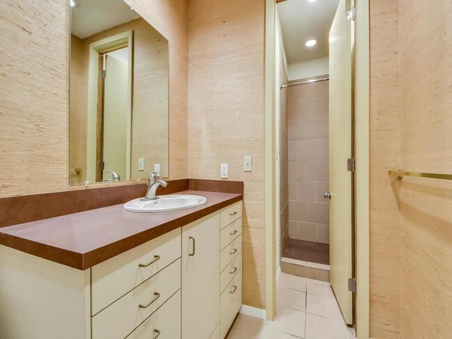 Building Photo - 800 Leonard St