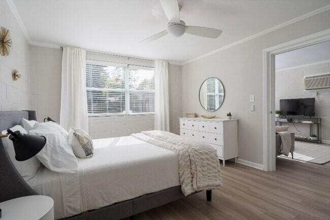 Building Photo - One Bedroom Across From Walking & Biking Trails in Fisher Park - Water & Parking Included