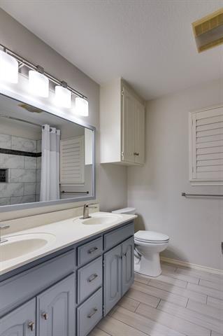 Building Photo - 7 Roaring Creek Ct