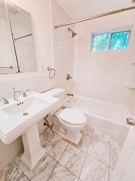 Building Photo - 11 Rockland Pl