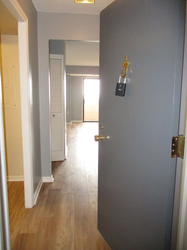 Building Photo - 1BD/1.5BA | Potomac Views & Metro Steps Away