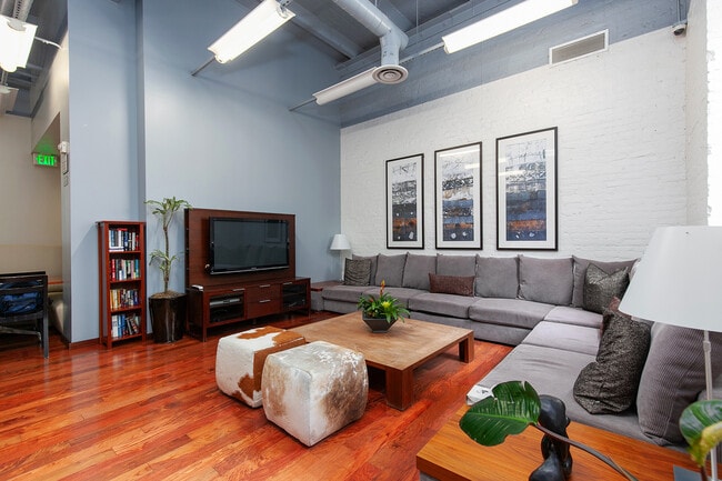 Clubhouse - 1431 Pacific Hwy