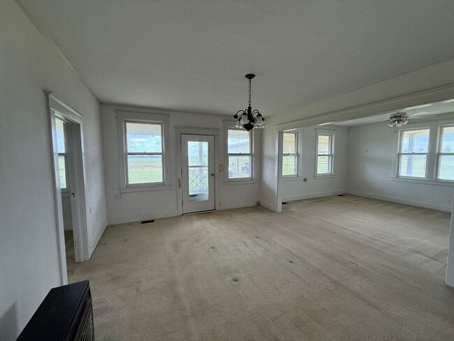 Building Photo - Charming Country Farmhouse in Elberta!