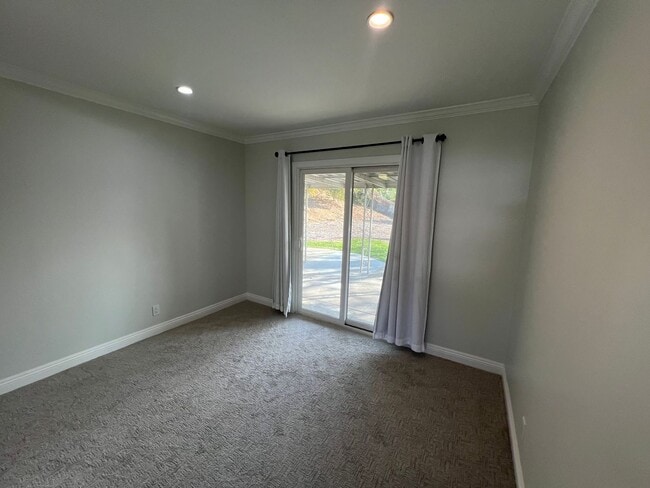 Building Photo - Thousand Oaks Living