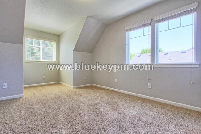 Building Photo - 3 Bed, 2.5 Bath Home in Battle Ground With Primary Suite on Main Floor