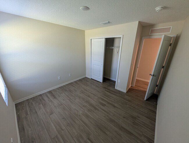 Building Photo - Beautiful 4-Bedroom Home in Jacksonville, FL