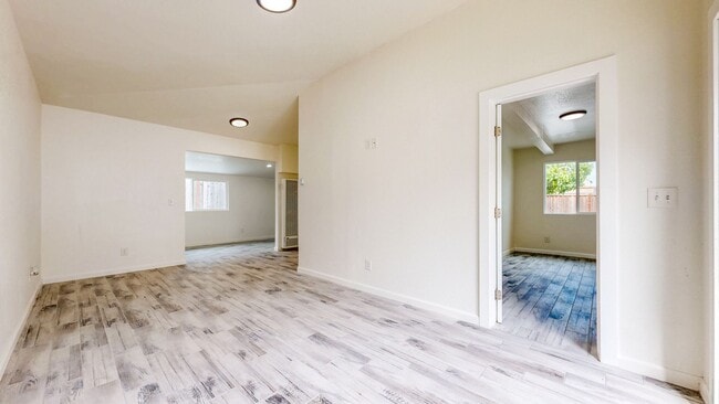 Building Photo - 2113 Dennis Ln