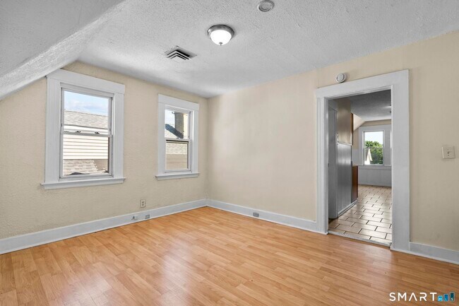 Building Photo - 286 Exchange St