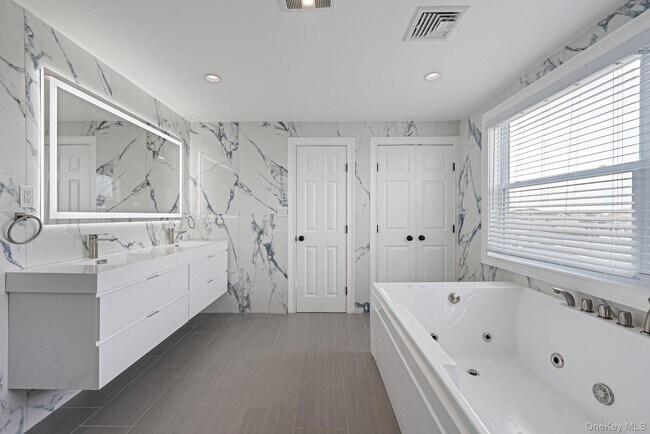 Building Photo - 449 Nassau Ave