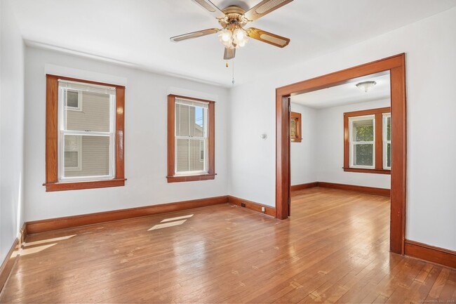 Building Photo - 108 Barnum Ter