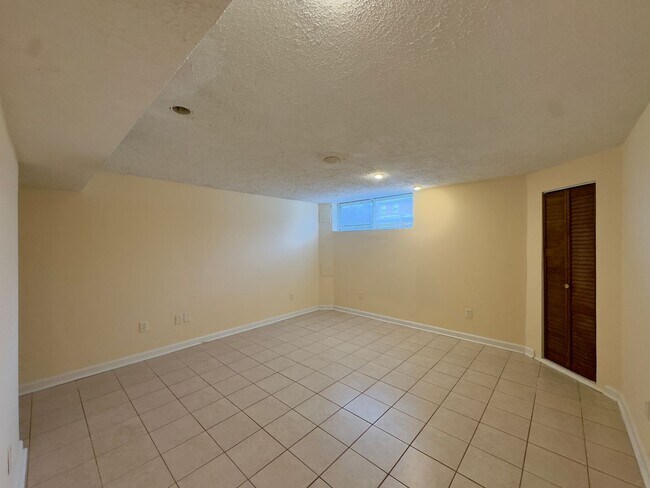 Building Photo - 1243 S Grantley St