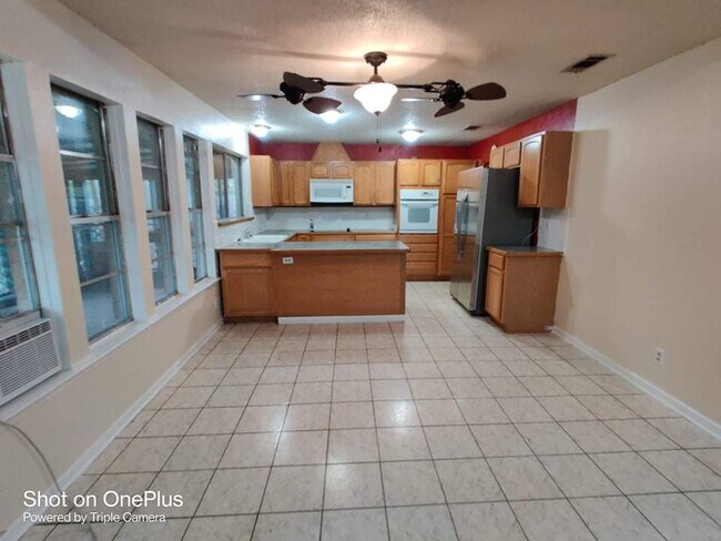 Building Photo - 1903 Standridge St