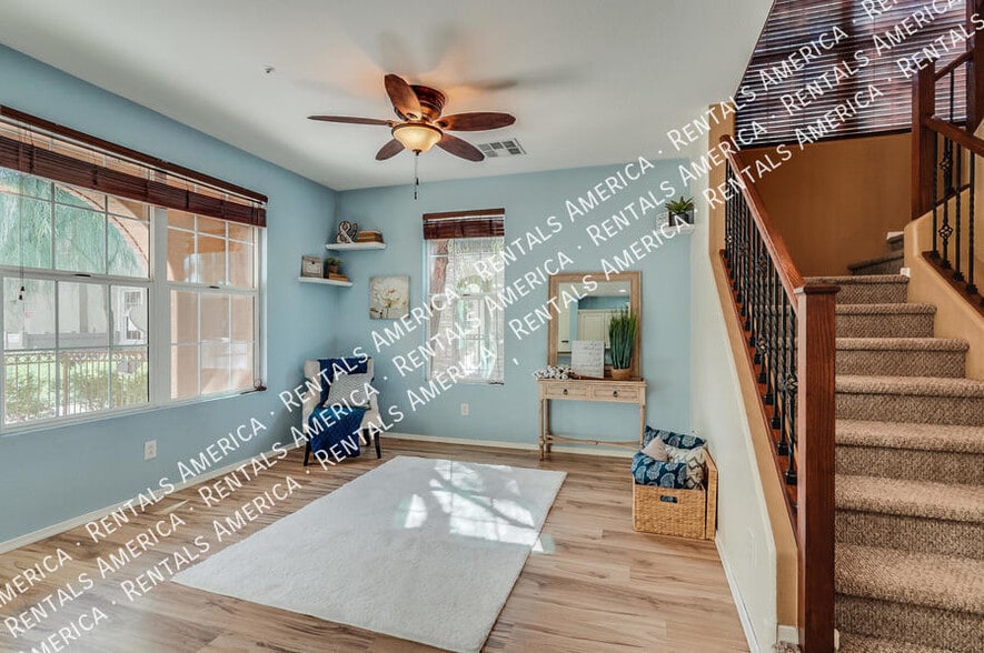 Building Photo - 2727 S Equestrian Dr