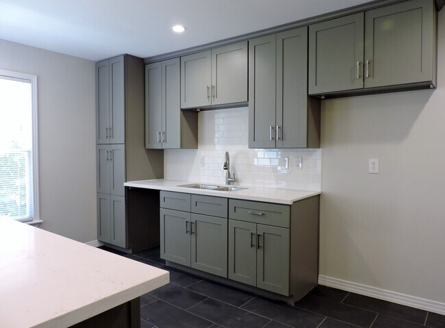 Building Photo - Remodeled Berkeley Triplex with 2 Bedrooms and 2 and 1/2 Baths