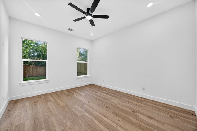 Building Photo - 4633 Mallow St