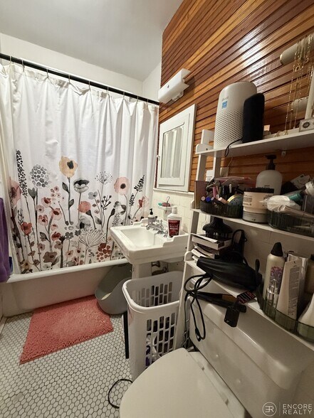 Building Photo - 11 Gray St