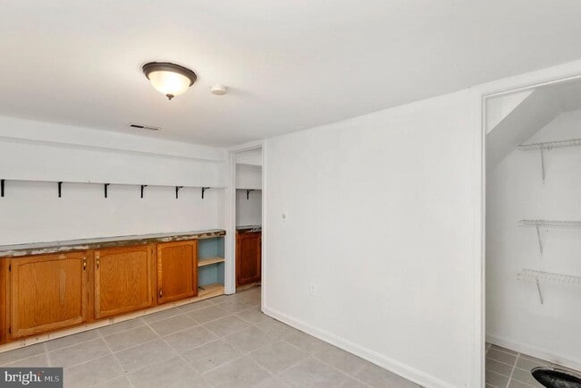 Building Photo - 2446 S Nelson St