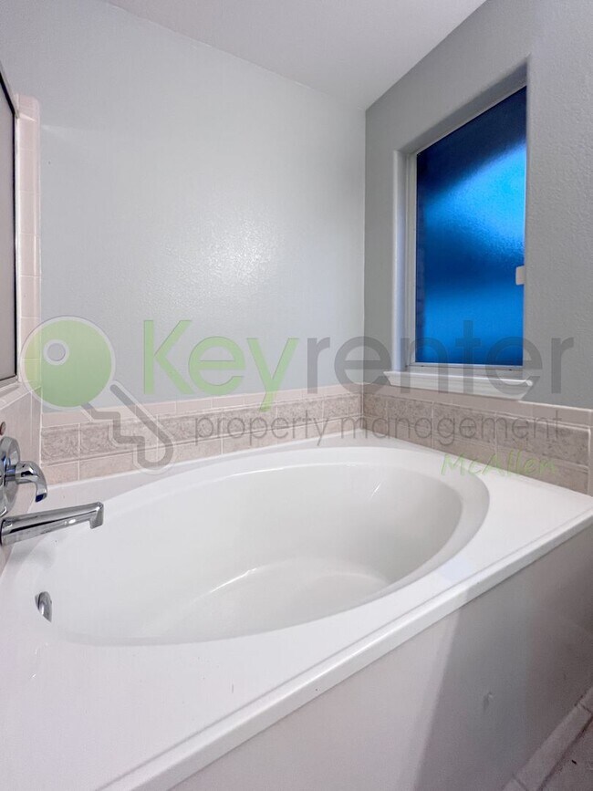 Building Photo - Gorgeous 4 bed/ 2 bath home in Sharyland Plantation (Mission, TX)