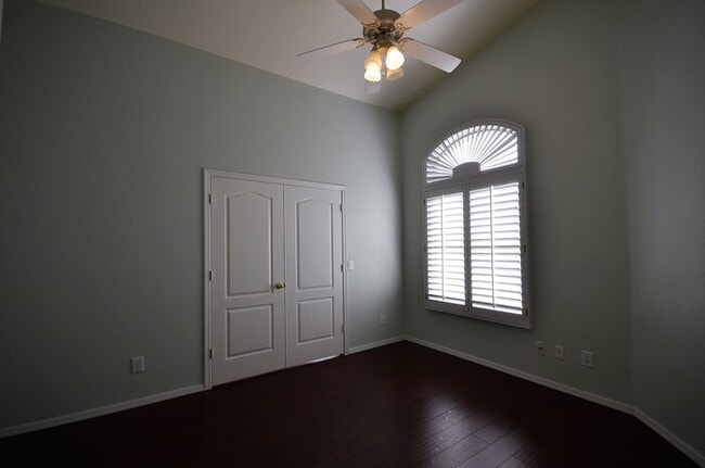 Building Photo - 1108 E Betsy Ln