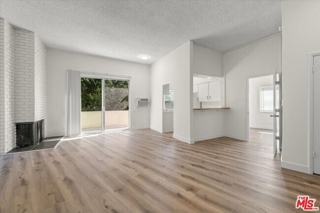 Building Photo - 10657 Holman Ave