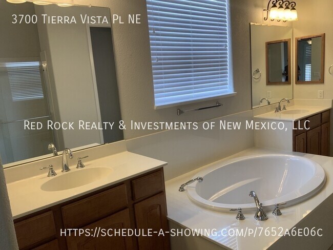 Building Photo - 3700 Tierra Vista Pl NE