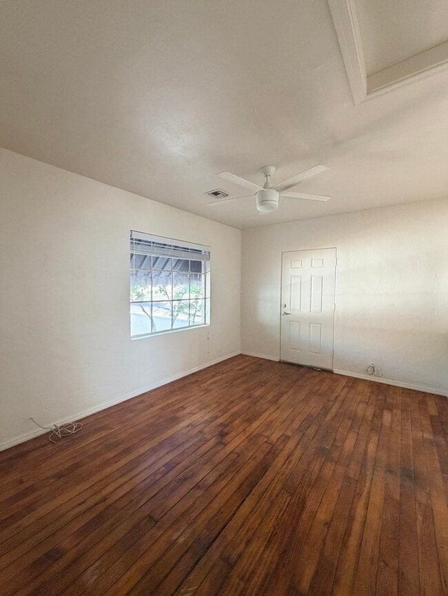 Building Photo - Charming Roosevelt District Cottage