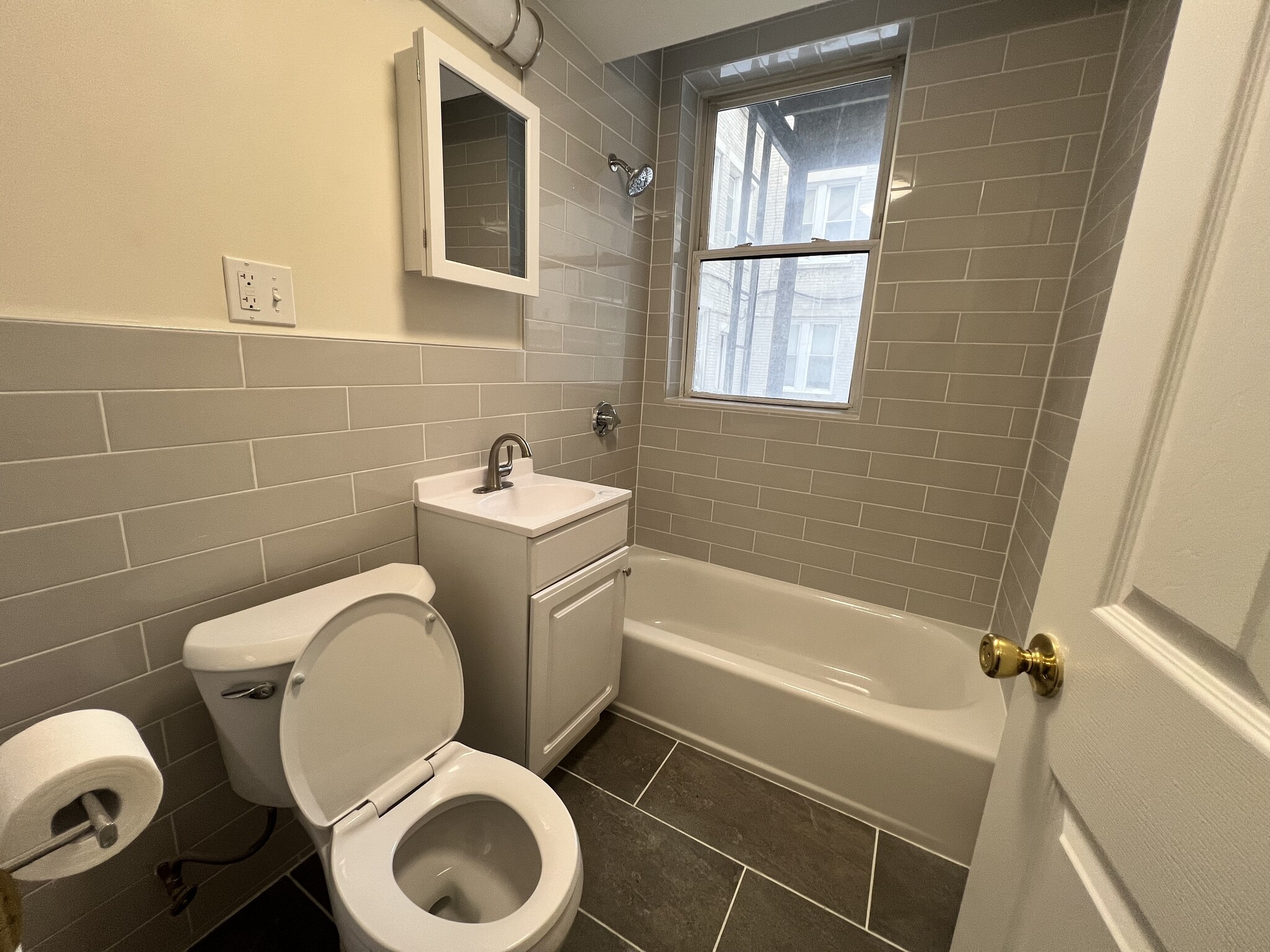 Building Photo - 120 Washington St