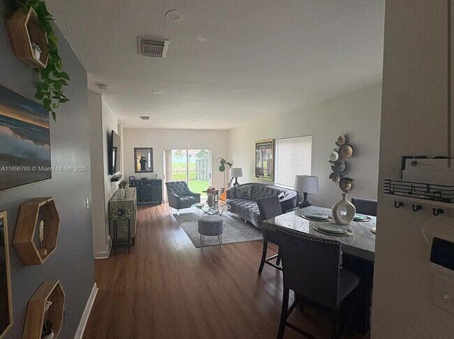 Building Photo - 1064 NE 41st Ave