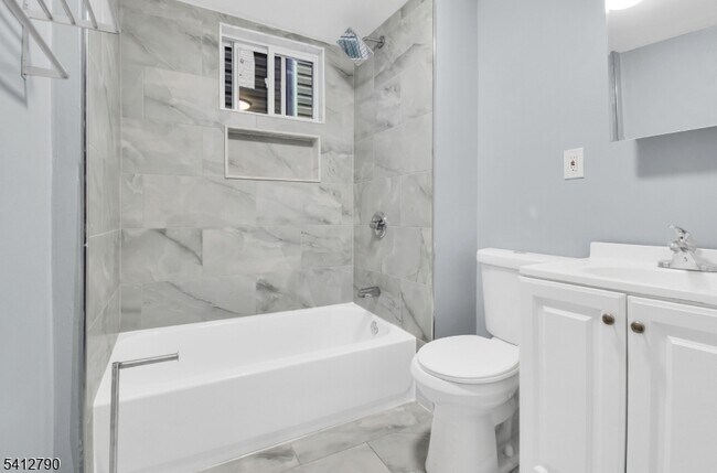 Building Photo - 139 S 8th St