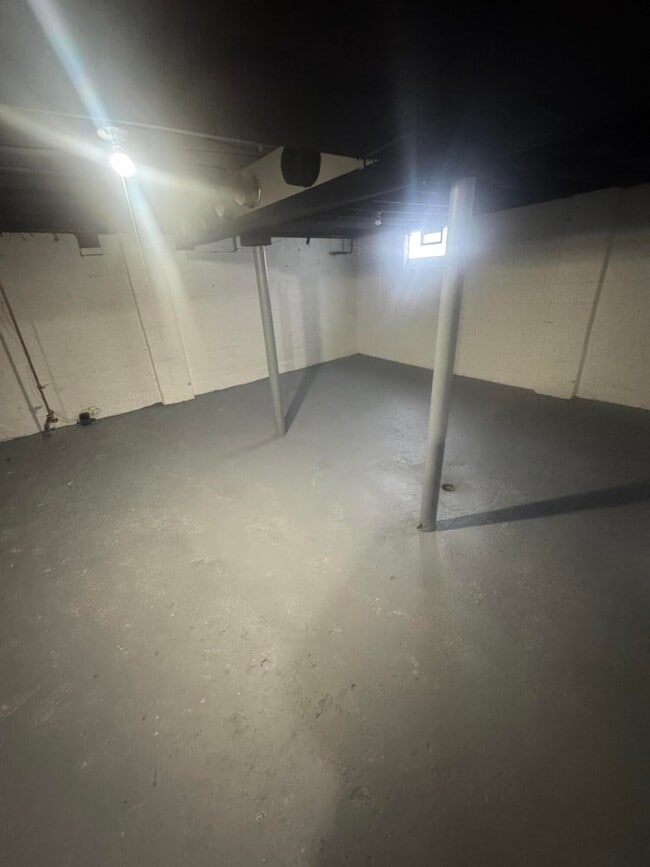 Building Photo - 16515 Log Cabin St