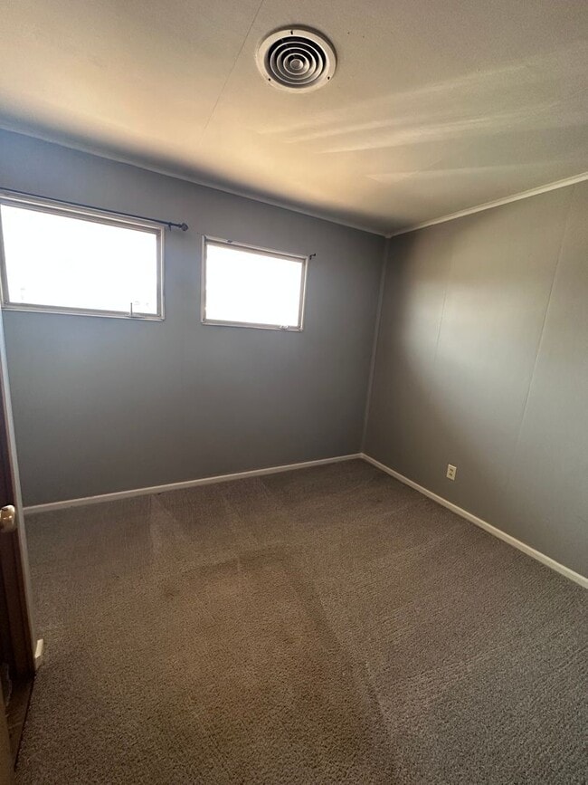 Building Photo - 3 Bedroom 1 Bath Home - Available February 2nd 2026