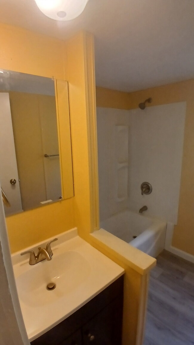 Building Photo - 308 Lilly Ln