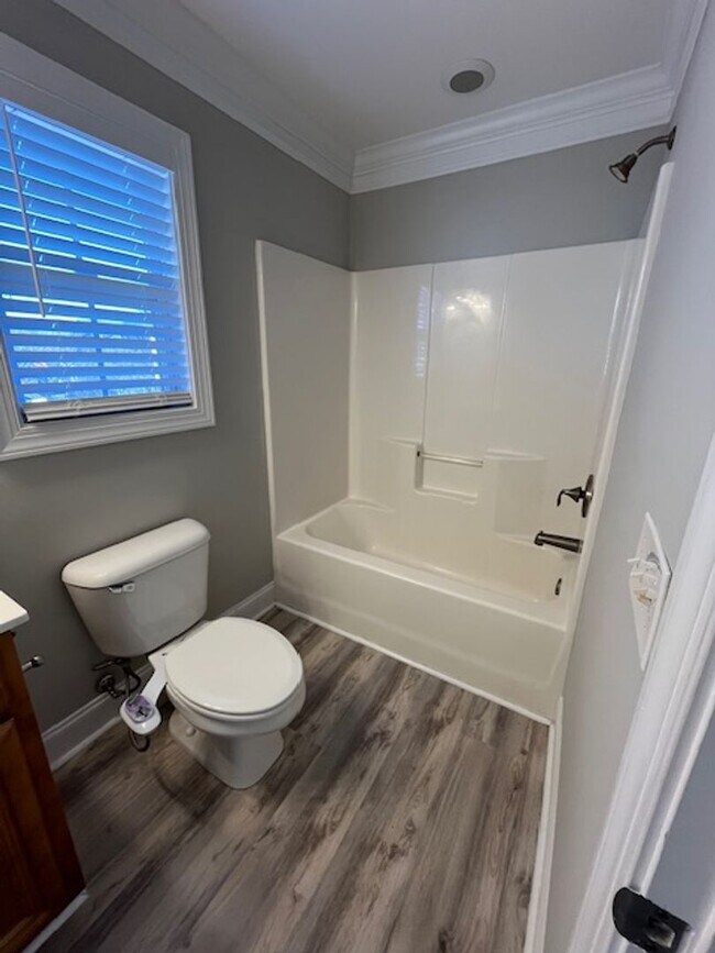 Building Photo - Lovely Home in the Love Grove subdivision!