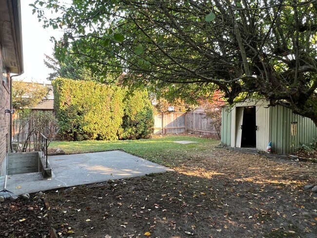 Building Photo - Classic 4 Bed Brick Home in Ravenna