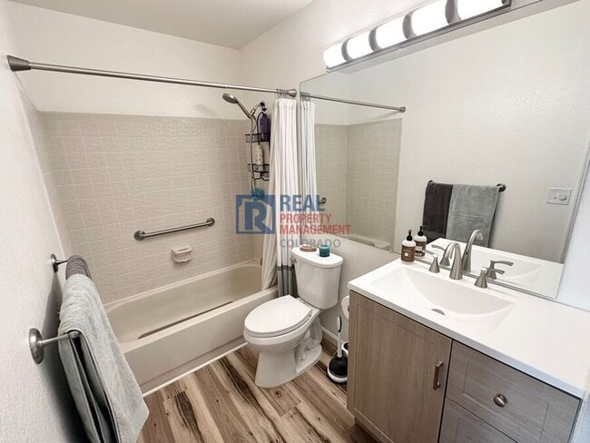 Building Photo - 2032 S Xenia Way