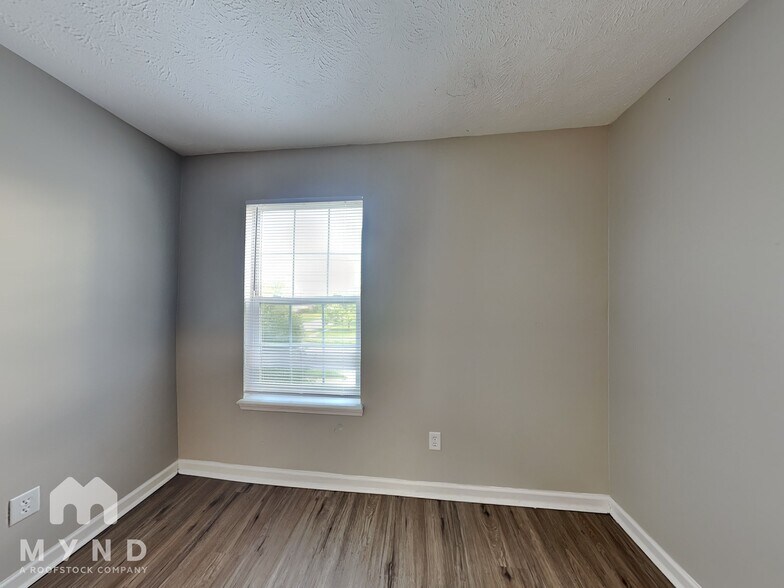 Building Photo - 3122 Crestwell Dr