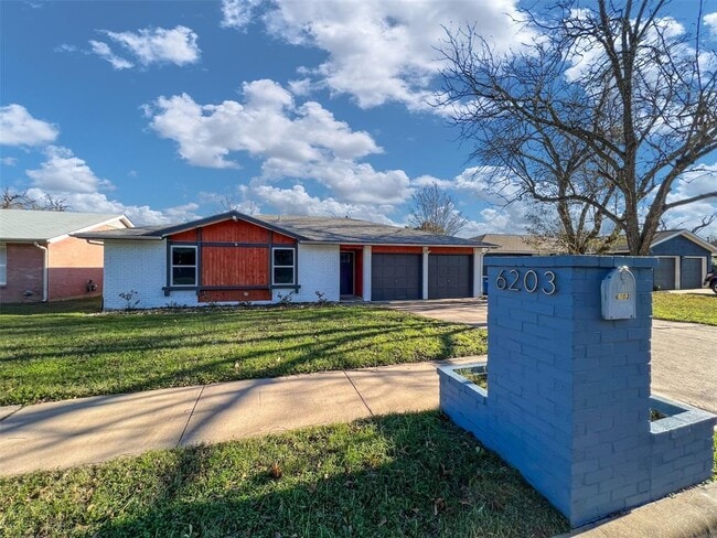 Primary Photo - 6203 London Dr