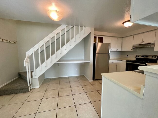 Building Photo - $0 DEPOSIT OPTION. BRIGHT AND AIRY TWO BEDROOM OTERO RIDGE CONDO WITH LOFT!