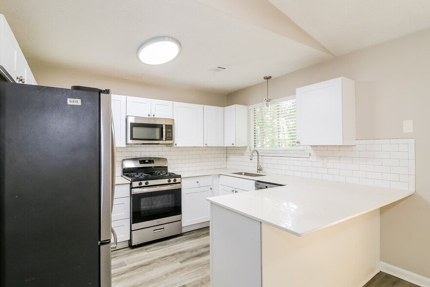 Building Photo - 7943 Taylor Cir