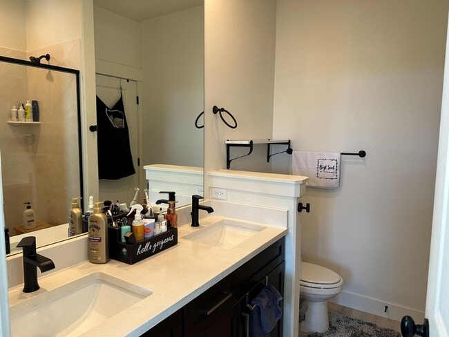 Building Photo - 4672 Vermillion Dr