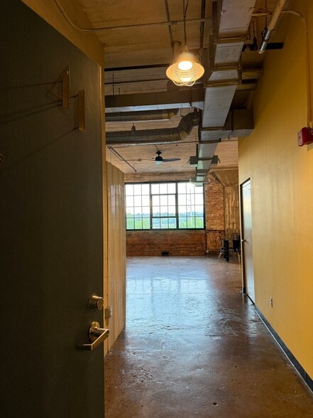 Building Photo - 201 Hull St