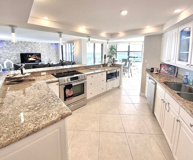 Primary Photo - 5420 N Ocean Dr