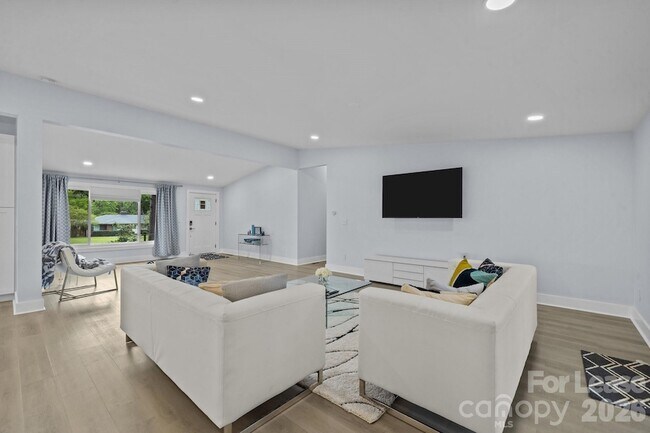 Building Photo - 8609 Cedarbrook Dr