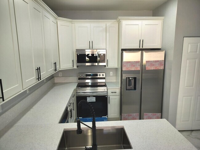 Building Photo - 826 Middleton Dr SW